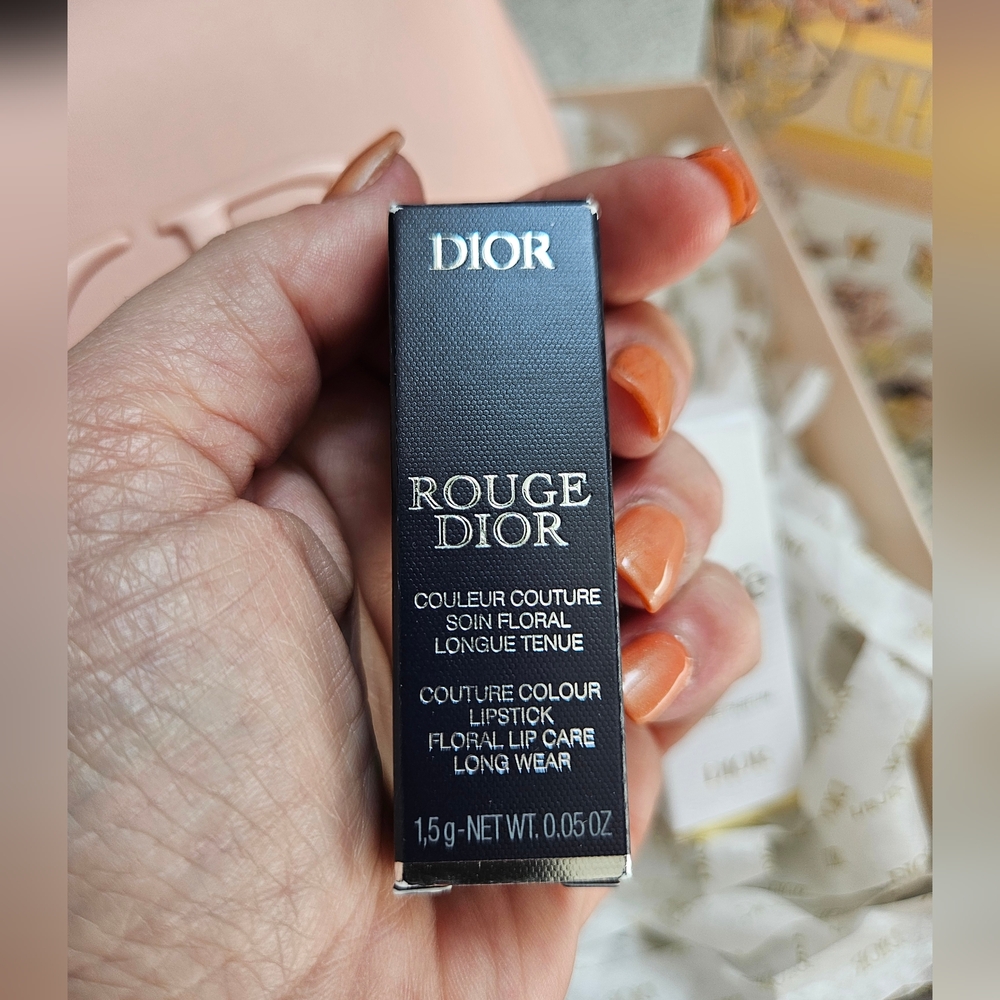 ☆ DIOR GIFT BUNDLE ☆ Pouch ☆ Box ☆ DIOR Confetti ☆ Parfum ☆ Lipstick - Picture 14 of 16